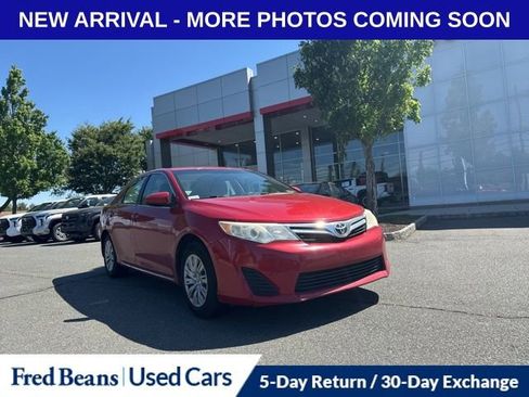 Used 2014 Toyota Camry LE FWD image 1