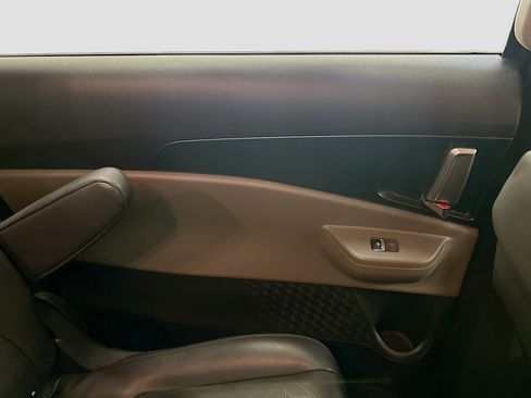 Used 2026 Kia Carnival FWD image 26