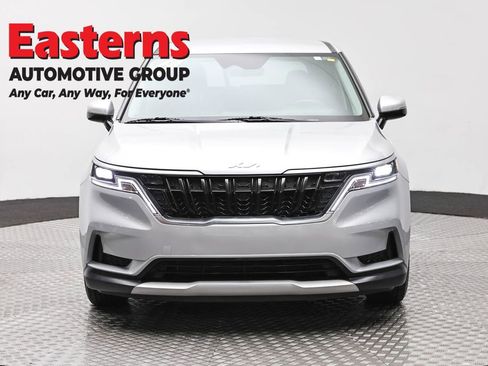 Used 2022 Kia Carnival LX image 2