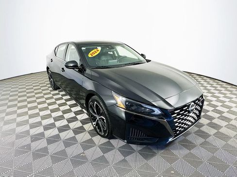 Used 2024 Nissan Altima 2.5 SR FWD image 2