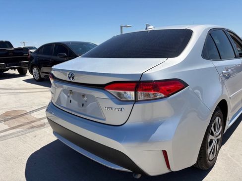 Used 2021 Toyota Corolla LE FWD image 4