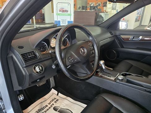 Used 2010 Mercedes-Benz C 300 Sedan w/ Multimedia Pkg image 8