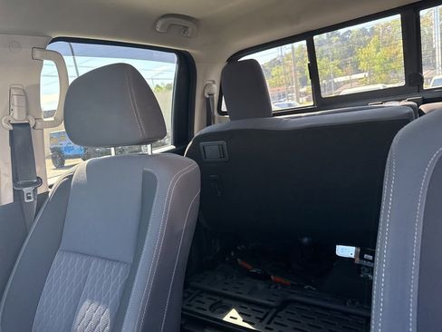 Used 2020 Nissan Titan SV w/ SV Convenience Package image 25