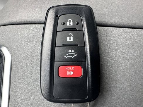 Used 2023 Toyota Highlander XLE FWD image 14