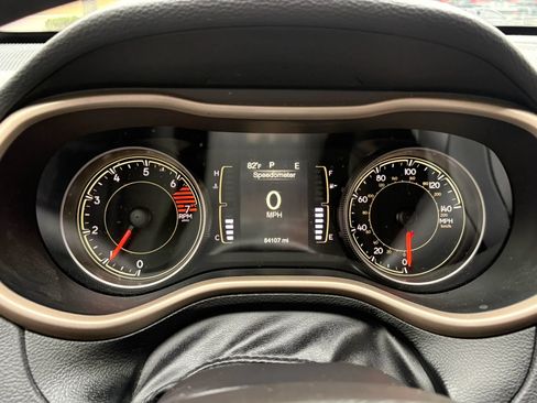 Used 2017 Jeep Cherokee Sport FWD image 32