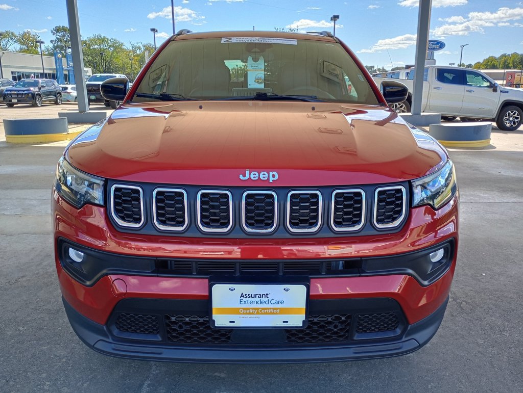 Used 2025 Jeep Compass Latitude w/ Sun & Sound Group AWD/4WD image 8