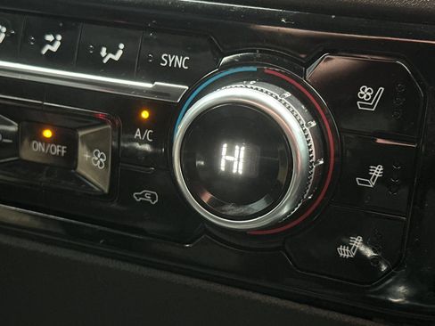 Used 2024 GMC Sierra 1500 SLT w/ SLT Premium Plus Package image 25