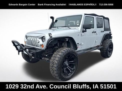 Used 2007 Jeep Wrangler Unlimited Sahara w/ Dual Top Group AWD/4WD image 3