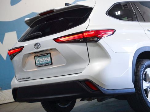 Used 2022 Toyota Highlander L image 43