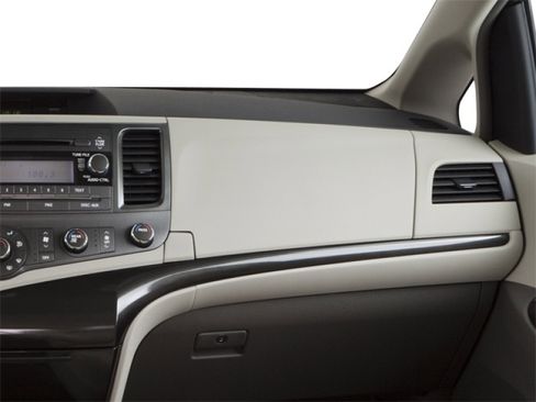 Used 2013 Toyota Sienna XLE FWD image 14