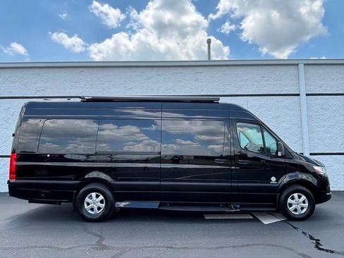 Used 2019 Mercedes-Benz Sprinter 3500 image 7
