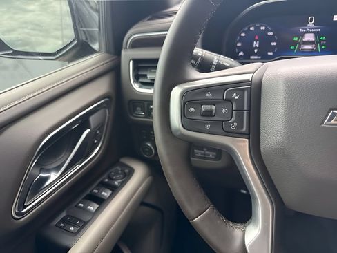 Used 2023 Chevrolet Suburban Z71 w/ Z71 Off-Road Package AWD/4WD image 17