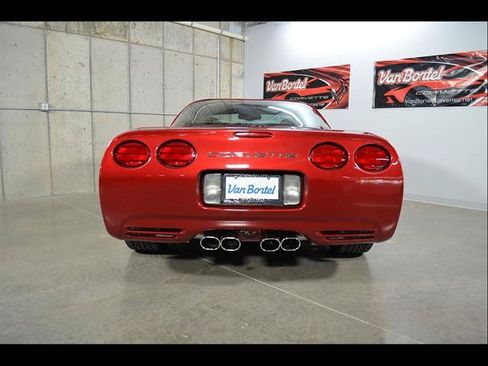 Used 2004 Chevrolet Corvette Coupe w/ Preferred Equipment Group RWD image 6