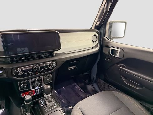 Used 2024 Jeep Wrangler Unlimited image 24