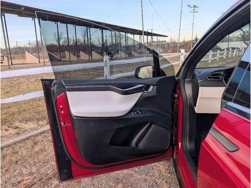 Used 2017 Tesla Model X 100D image 8