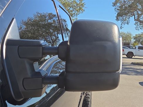 Used 2021 Nissan Titan SV w/ SV Convenience Package image 13