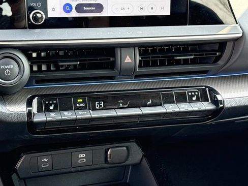 Used 2025 Toyota Prius XLE image 21