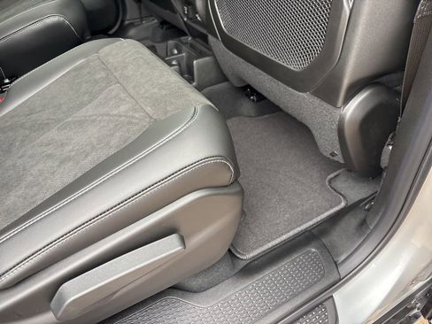 New 2025 Jeep Grand Cherokee L Altitude RWD image 24