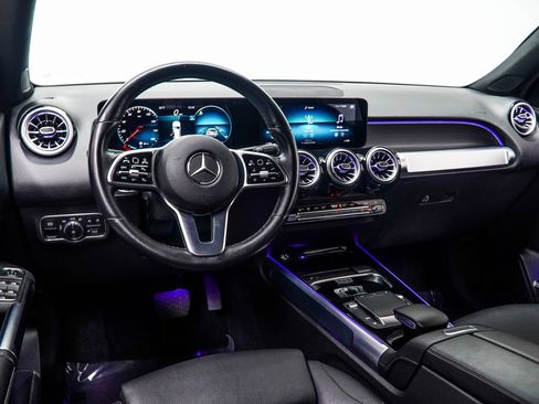 Used 2022 Mercedes-Benz GLB 250 4MATIC w/ Premium Package Lite image 16