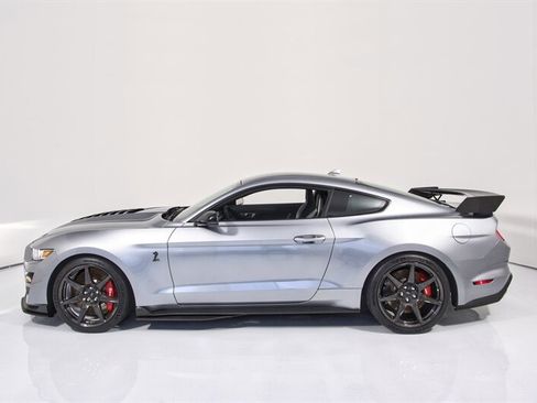 Used 2022 Ford Mustang Shelby GT500 w/ Carbon Fiber Track Pack RWD image 5