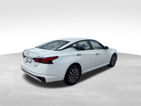 Used 2024 Nissan Altima 2.5 SV AWD/4WD image 6