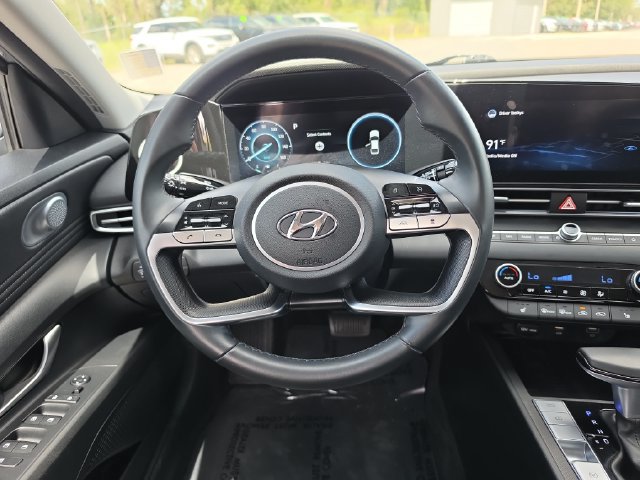 Used 2022 Hyundai Elantra Limited FWD image 10