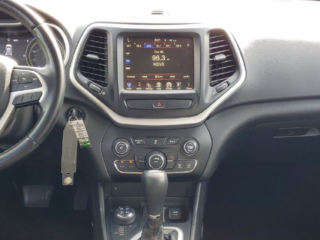 Used 2017 Jeep Cherokee Trailhawk AWD/4WD image 30