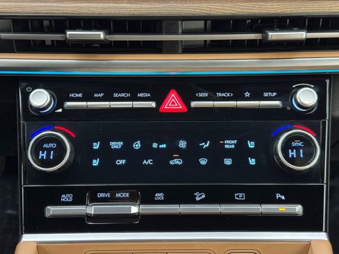 Used 2024 Hyundai Santa Fe Limited image 31