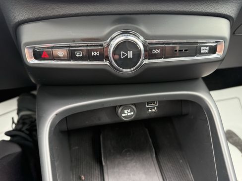 Used 2020 Volvo XC40 T5 Momentum w/ Protection Package AWD/4WD image 23