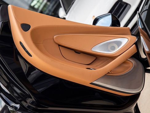 Used 2023 McLaren GT RWD image 18