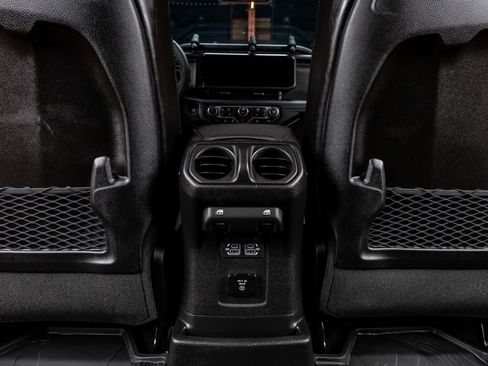 Used 2025 Jeep Wrangler Unlimited Rubicon AWD/4WD image 33