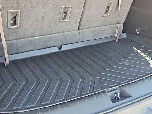 Used 2019 Chevrolet Traverse LT FWD image 23