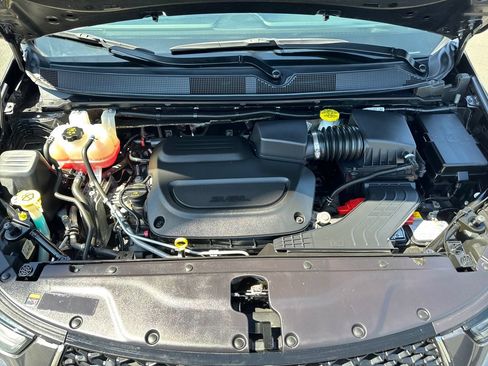 Used 2023 Chrysler Pacifica Touring-L FWD image 20