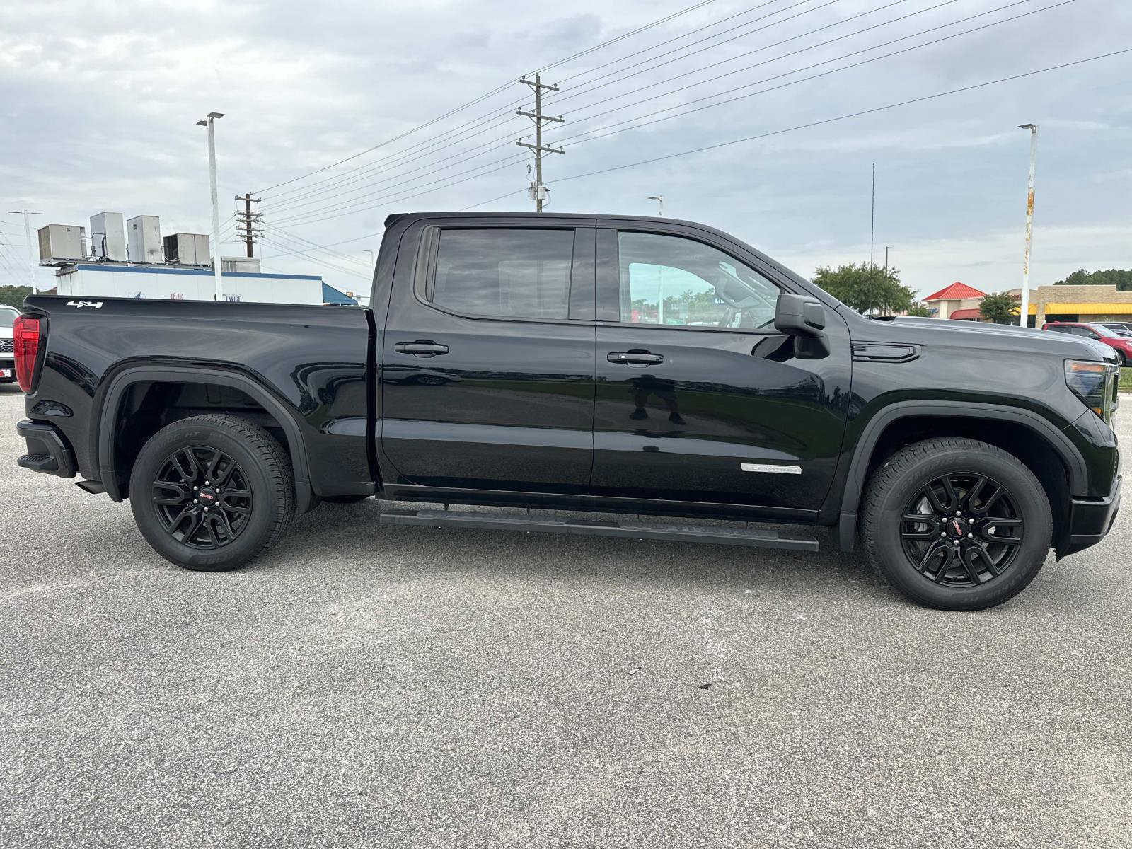Used 2024 GMC Sierra 1500 Elevation AWD/4WD image 2