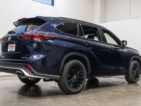 Used 2025 Toyota Highlander XSE AWD/4WD image 9
