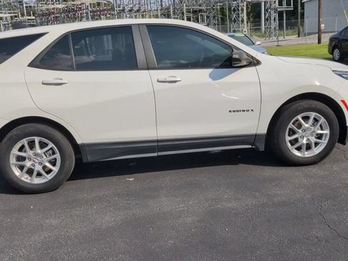 Used 2022 Chevrolet Equinox LS w/ LS Convenience Package FWD image 9