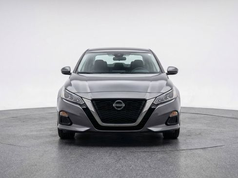 Used 2025 Nissan Altima 2.5 SV image 2