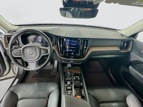 Used 2021 Volvo XC60 T5 Momentum w/ Protection Package Premier FWD image 3