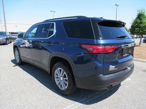 Used 2022 Chevrolet Traverse LT FWD image 5