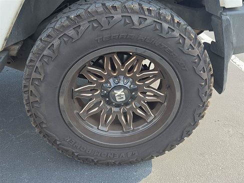 Used 2016 Jeep Wrangler Unlimited Sahara AWD/4WD image 3