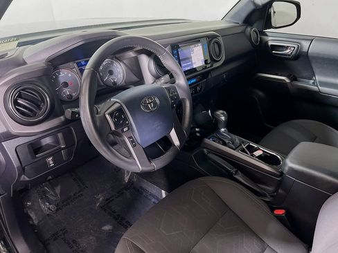 Certified 2017 Toyota Tacoma TRD Off-Road w/ Premium & Technology Package AWD/4WD image 10