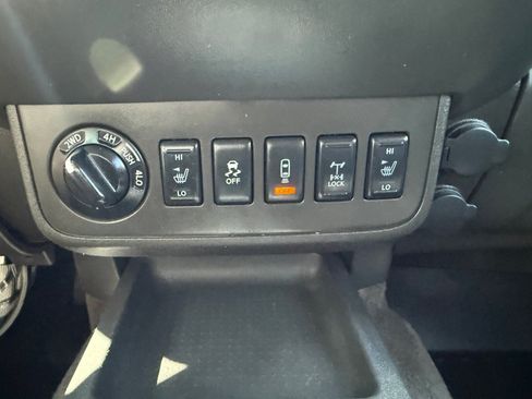 Used 2015 Nissan Frontier PRO-4X AWD/4WD image 33