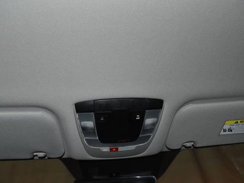 Used 2024 Kia Sorento S image 23