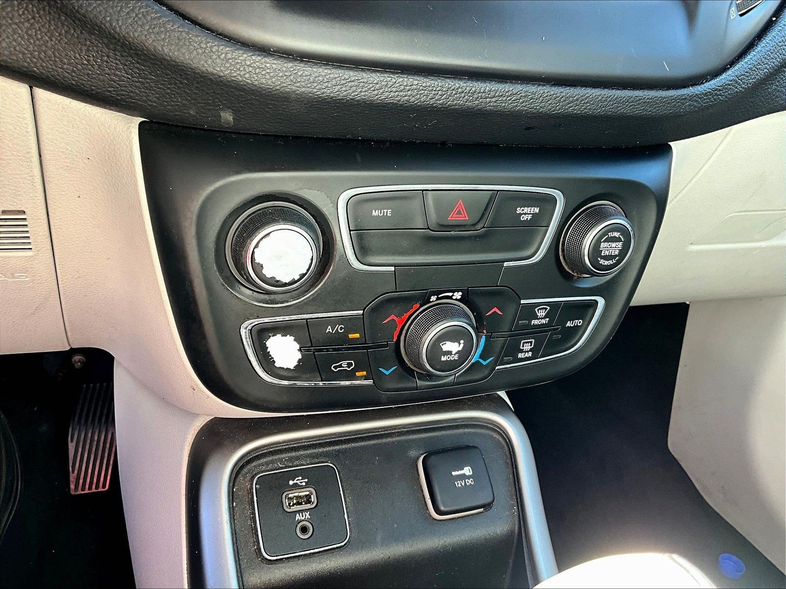 Used 2018 Jeep Compass Latitude w/ Popular Equipment Group FWD image 14