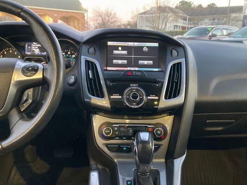 Used 2013 Ford Focus Titanium w/ Titanium Handling Pkg image 18