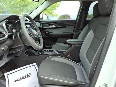 Used 2023 Chevrolet TrailBlazer LT w/ Convenience Package AWD/4WD image 12