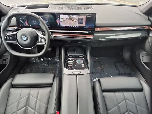 Used 2025 BMW 540i xDrive AWD/4WD image 13