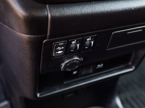 Used 2017 Toyota Sienna Limited Premium image 25