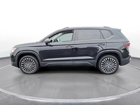 Used 2025 Volkswagen Taos SE FWD image 5