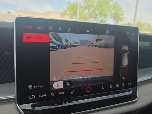 Certified 2025 Volkswagen Tiguan SE w/ Panoramic Sunroof Package FWD image 29